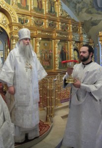 Крещальная литургия в Свято-Троицком соборе Саратова