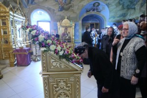 Крещальная литургия в Свято-Троицком соборе Саратова