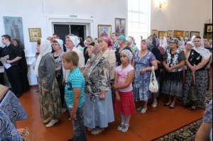 Божественная литургия в храме в честь Покрова Пресвятой Богородицы р.п. Новые Бурасы