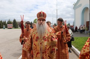 Божественная литургия в храме в честь Покрова Пресвятой Богородицы р.п. Новые Бурасы