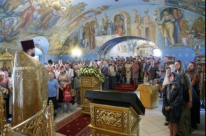 Епископ Пахомий совершил Божественную литургию в Свято-Троицком кафедральном соборе Саратова