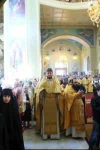 Божественная литургия и молебен у мощей святого равноапостольного князя Владимира в Покровском храме г.Саратова