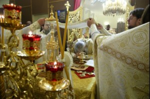 Божественная литургия на Архиерейском подворье — храме во имя преподобного Серафима Саровского г.Саратова