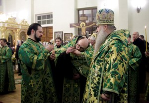 Всенощное бдение на Архиерейском подворье – храме во имя преподобного Серафима Саровского г.Саратова