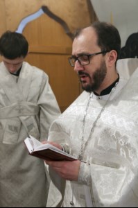 Божественная литургия и панихида в храме во имя святителя и чудотворца Николая на Елшанском кладбище г. Саратова