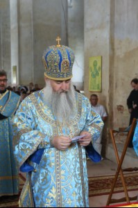 Божественная литургия в храме в честь Покрова Пресвятой Богородицы села Сокур Татищевского района