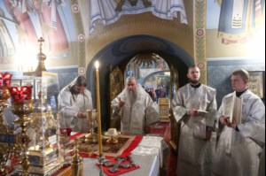 Митрополит Лонгин совершил Крещальную Литургию