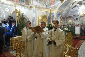 Рождественская Божественная литургия в Свято-Троицком кафедральном соборе Саратова