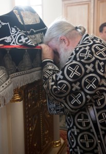Литургия Преждеосвященных Даров, малое повечерие, утреня и первый час на Архиерейском подворье — храме во имя святых равноапостольных Кирилла и Мефодия при СГУ