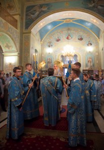 Всенощное бдение в храме в честь Покрова Пресвятой Богородицы г.Саратова