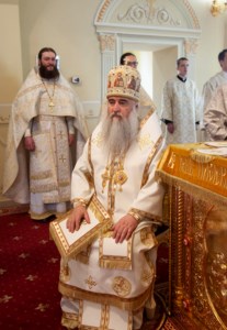 Божественная литургия на Архиерейском подворье — храме во имя святого апостола и евангелиста Иоанна Богослова при СПДС