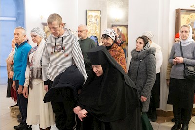 Божественная литургия в храме во имя первоверховных апостолов Петра и Павла г. Саратова