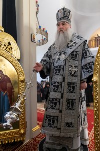 Литургия Преждеосвященных Даров, малое повечерие и утреня Великого Четвертка на Архиерейском подворье — в храме во имя святых равноапостольных Мефодия и Кирилла при СГУ
