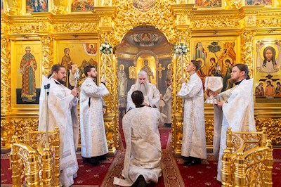 Божественная литургия в Свято-Троицком кафедральном соборе г. Саратова