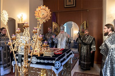 Литургия Преждеосвященных Даров на Архиерейском подворье – в храме в честь иконы Божией Матери «Утоли моя печали» г. Саратова