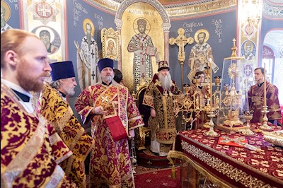 Божественная литургия в Свято-Троицком кафедральном соборе г. Саратова