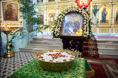 Божественная литургия в храме Сошествия Святого Духа г. Саратова