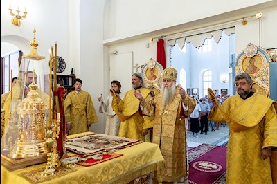 Божественная литургия в храме во имя святых первоверховных апостолов Петра и Павла г. Аткарска