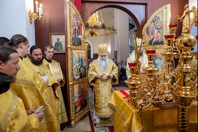 Божественная литургия в храме в честь Нерукотворного Образа Спасителя г .Саратова