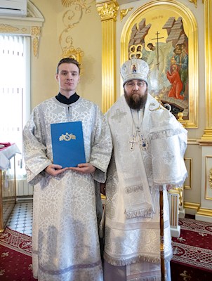 Митрополит Игнатий совершил Божественную литургию на Архиерейском подворье — в храме во имя святого апостола и евангелиста Иоанна Богослова при СПДС