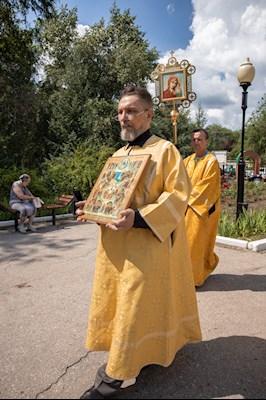 Митрополит Игнатий совершил Божественную литургию в храме Всех святых, в земле Русской просиявших, г. Саратова