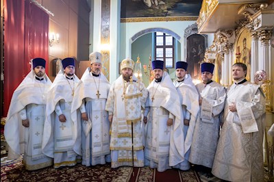 Митрополит Игнатий совершил Божественную литургию в Свято-Духовском соборе г. Саратова