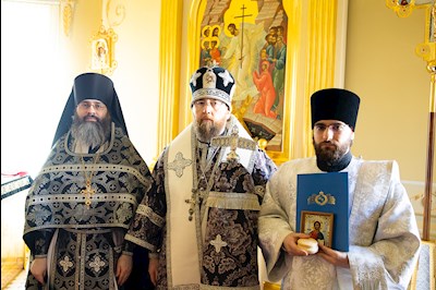 Митрополит Игнатий совершил Литургию Преждеосвященных Даров в храме святого апостола и евангелиста Иоанна Богослова при СПДС