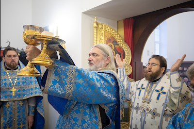 Митрополит Игнатий совершил Божественную литургию во Введенском храме Саратова