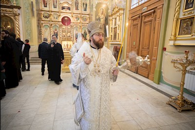 В Покровском соборе прошла торжественная встреча саратовских святителей