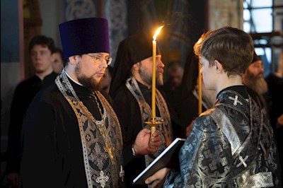 Митрополит Игнатий совершил великое повечерие с чтением Великого покаянного канона преподобного Андрея Критского в Свято-Никольском мужском монастыре г. Саратова