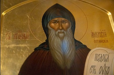 Митрополит Игнатий совершил Божественную литургию в Свято-Троицком кафедральном соборе Саратова