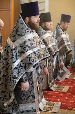 Митрополит Игнатий совершил Литургию Преждеосвященных Даров в Покровском соборе г. Саратова