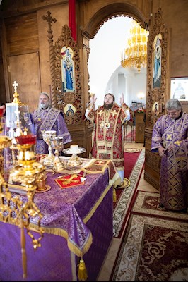 Митрополит Игнатий совершил Божественную литургию в храме Новомучеников и исповедников Саратовских г. Саратова