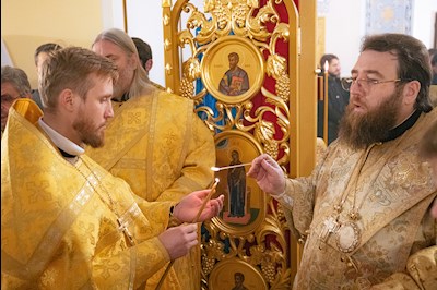 Митрополит Игнатий совершил Великое освящение храма святителя и Чудотворца Николая села Долгий Буерак Гагаринского района г. Саратова и Божественную литургию в новоосвященном храме