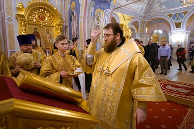 Митрополит Игнатий совершил всенощное бдение в Свято-Троицком кафедральном соборе г. Саратова