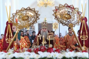 Божественная литургия в Свято-Троицком кафедральном соборе Вольска