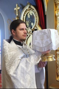 Крещальная литургия в Свято-Троицком кафедральном соборе города Саратова