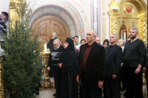 Митрополит Лонгин совершил Рождественское ночное богослужение