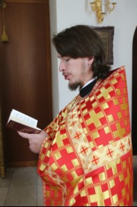 Божественная литургия на Архиерейском подворье — храме в честь иконы Божией Матери «Утоли моя печали» г.Саратова