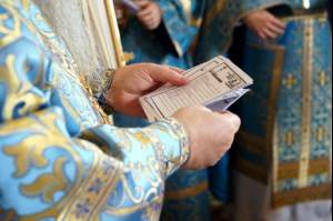 Божественная литургия в храме в честь Покрова Пресвятой Богородицы села Сокур Татищевского района