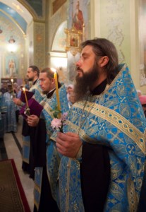 Всенощное бдение в храме в честь Покрова Пресвятой Богородицы г.Саратова