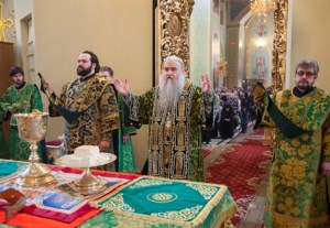 Божественная литургия в храме в честь Покрова Пресвятой Богородицы г.Саратова