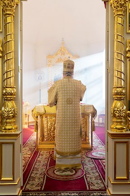 Божественная литургия в храме святых Царственных страстотерпцев п. Дубки Саратовского района