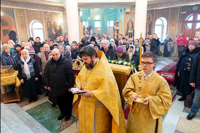 Божественная литургия в храме Всех святых, в земле Русской просиявших, г. Саратова