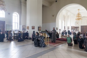Литургия Преждеосвященных Даров в Свято-Троицком кафедральном соборе г. Вольска