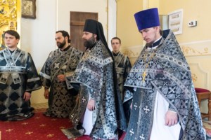 Литургия Преждеосвященных Даров на Архиерейском подворье — в храме во имя святого апостола и евангелиста Иоанна Богослова при СПДС