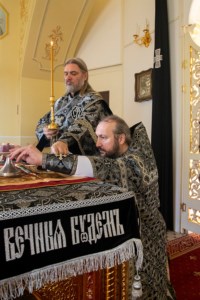 Литургия Преждеосвященных Даров на Архиерейском подворье — в храме святого апостола и евангелиста Иоанна Богослова