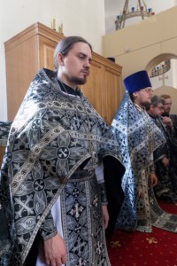 Литургия Преждеосвященных Даров, малое повечерие и утреня Великого Четвертка на Архиерейском подворье — в храме во имя святых равноапостольных Мефодия и Кирилла при СГУ