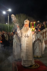 Митрополит Лонгин совершил пасхальное богослужение