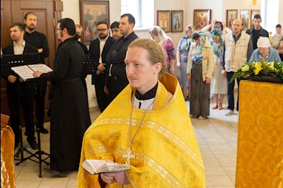 Епископ Манхэттенский Николай совершил Божественную литургию в храме святителя Николая Японского г. Саратова